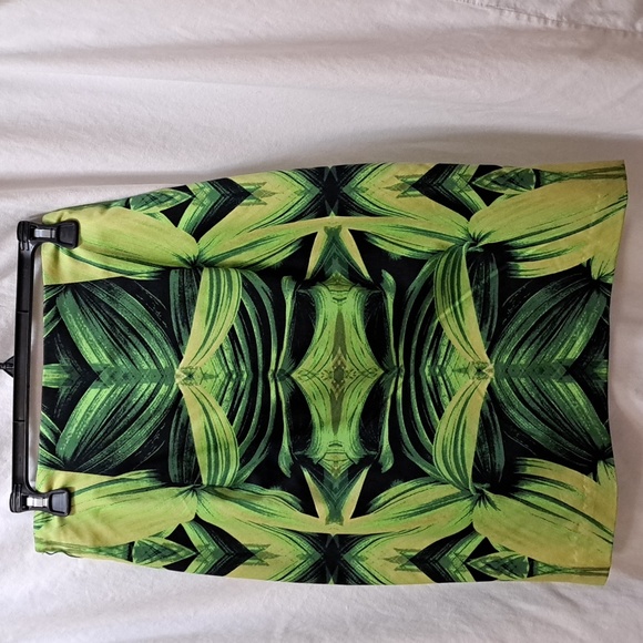 NWT Worthington Womens Skirt Blk, Green, Yellow Tropical Print Sz 8 - Picture 2 of 9